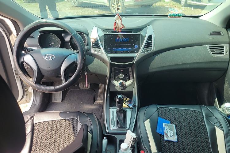 Used Hyundai Elantra (5th Generation / Langdong) 2016 1.6L Automatic Smart Version Center Console