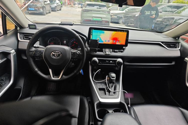 Used Toyota RAV4 2020 2.0L CVT Two-Wheel Drive Urban Edition Center Console