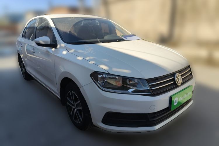 Used Volkswagen Santana 2016 1.6L Automatic Fashion Edition Front Right 45 Deg