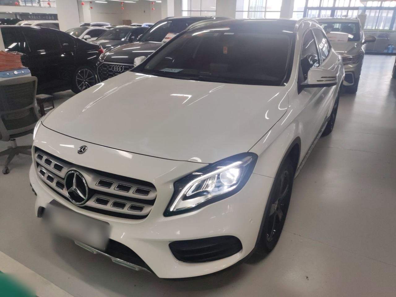 Под передней частью автомобиля