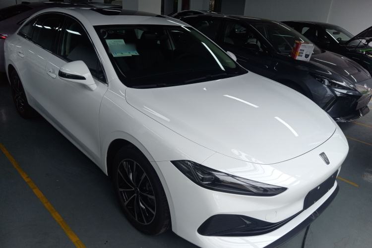 Used Roewe D7 2025 DMH 125km World Champion Edition Front Right 45 Deg