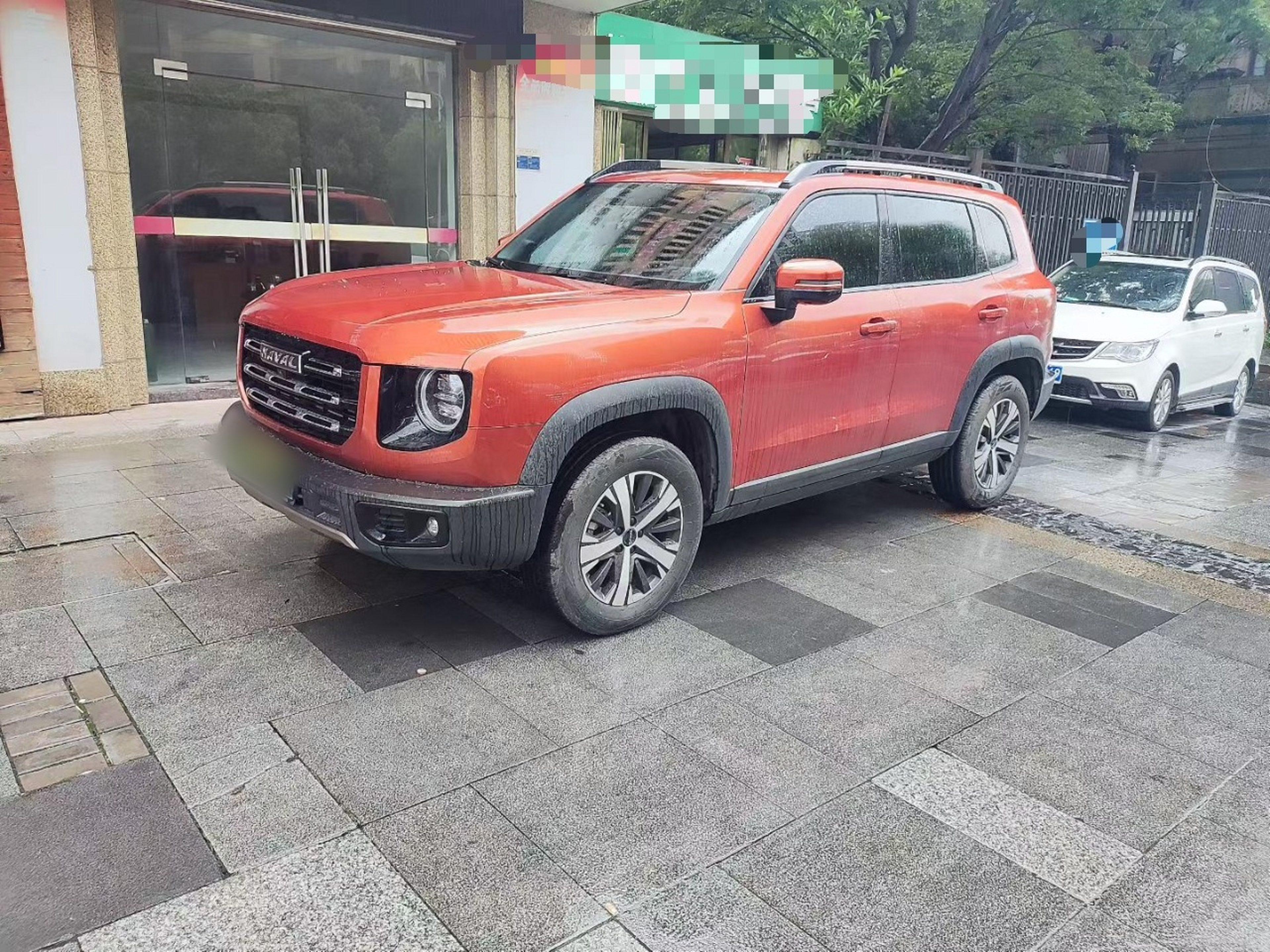 Под передней частью автомобиля