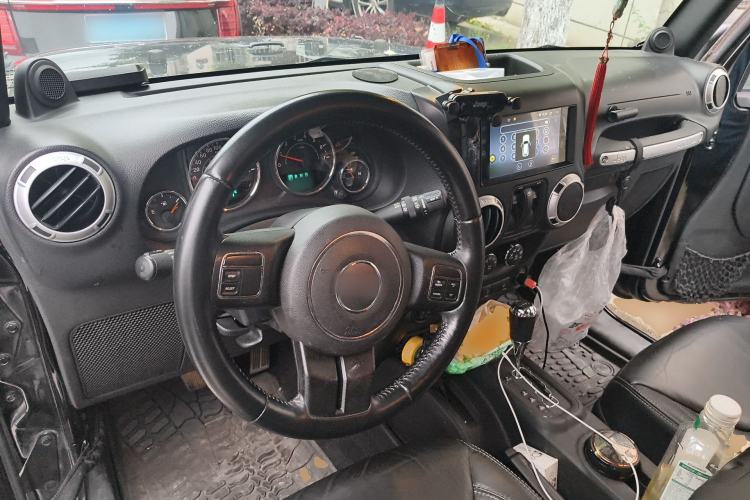 Used Jeep Wrangler 2013 3.6L Sahara two-door model Center Console