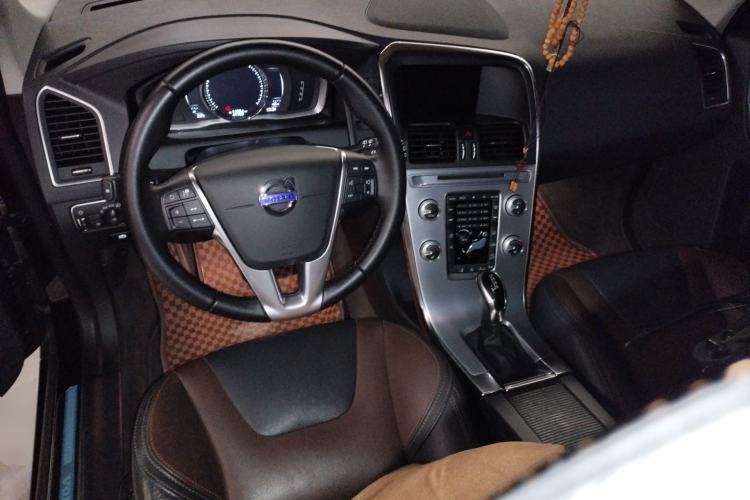 Used Volvo XC60 2017 T5 AWD Smart Range Edition Center Console