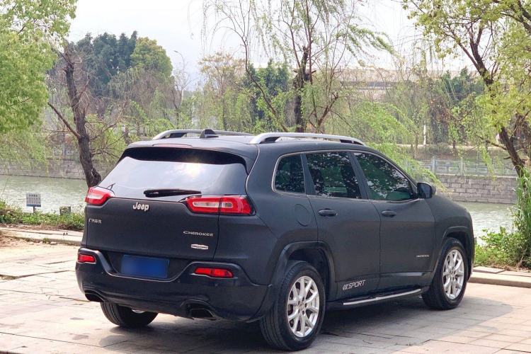 Used Jeep Cherokee 2016 2.4L Leading Edition Exterior 3