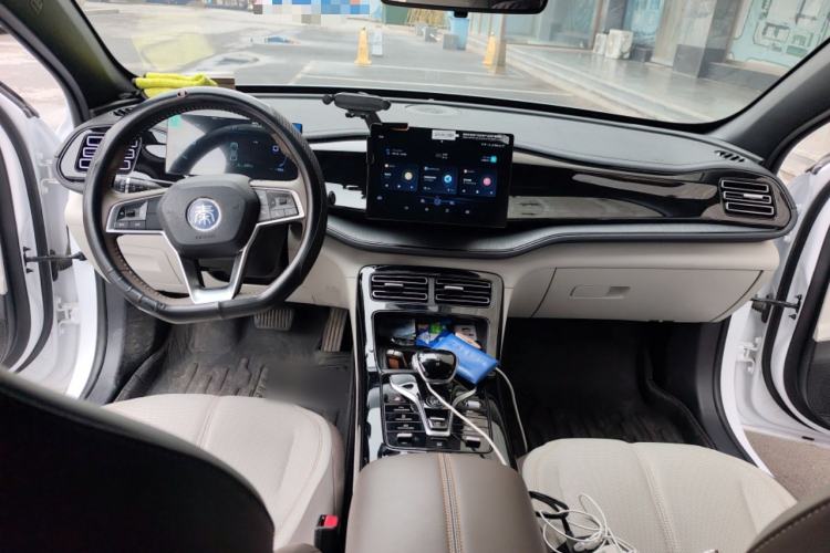 Used BYD Qin PLUS 2023 Champion Edition DM-i 55KM Leading Model Center Console