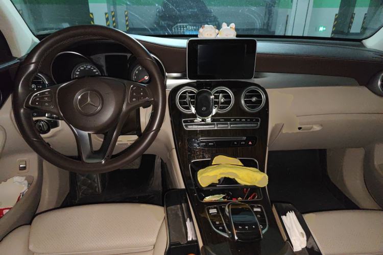 Used Mercedes-Benz GLC 2016 GLC 260 4MATIC Luxury Model Center Console