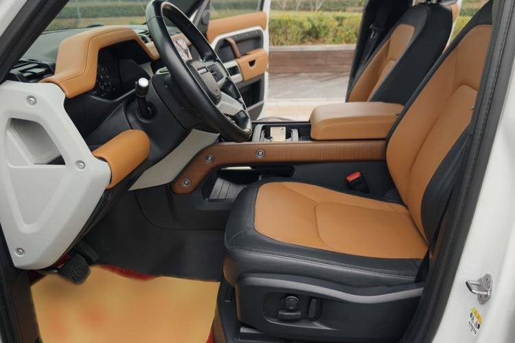 Used Land Rover Defender 2023 Facelift 110 3.0T P400 X-DYNAMIC HSE Interior 2