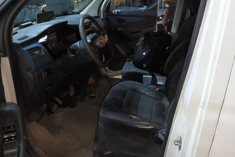 Used SAIC MAXUS EV30 2019 City Logistics Vehicle Fast Delivery Version Long Wheelbase Mengguli 35 kWh