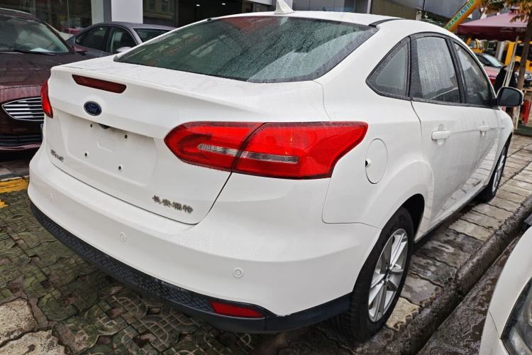 Used Ford Focus 2018 Sedan Classic 1.6L Automatic Trendy SmartDrive Edition
