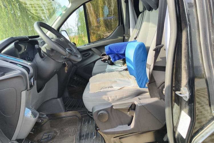 Used Ford Transit 2017 2.0T Diesel Multi-Purpose Commercial Vehicle Short Wheelbase Low Roof China V Standard