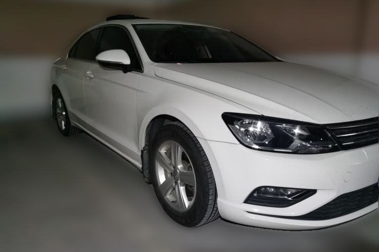 Used Volkswagen Lamando 2017 230TSI DSG Fashion Edition Front Right 45 Deg