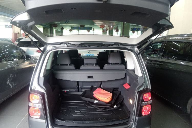 Used Volkswagen Touran 2015 1.4T Manual Fashion Edition 5-Seater Trunk