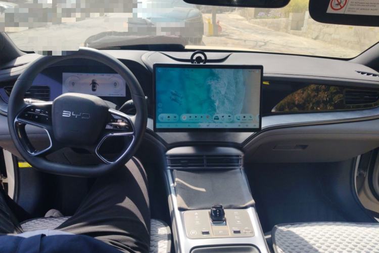 Used BYD Seal 2024 HONOR Edition DM-i 1.5L 121km Elite Model Center Console