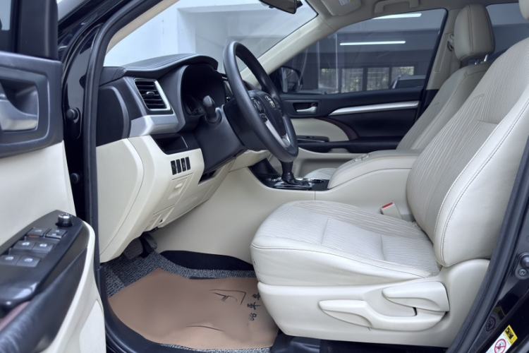 Used Toyota Highlander 2017 2.0T Four-Wheel Drive Elite Edition 7-Seater Interior 5