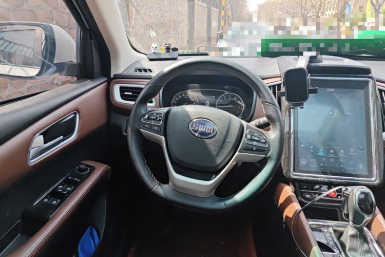 Used SWM X7 2017 1.5T Automatic Smart Enjoyment Version 7 Seats Steering Wheel