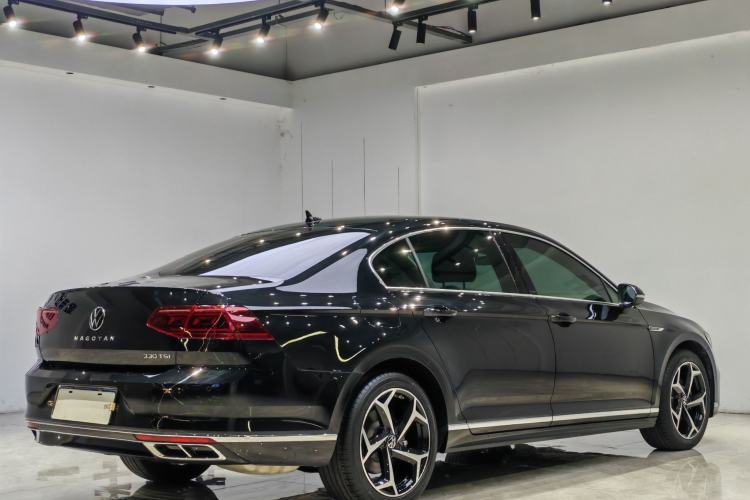 Used Volkswagen Magotan 2024 2 Million Units Zhongxiang Version 330TSI DSG Luxury Edition