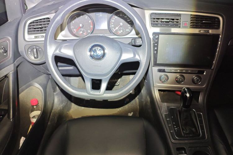 Used Volkswagen Golf 2016 1.6L Automatic Fashion Model
