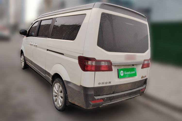 Used Jinbei Gold Hiace M Classic 2022 Panda Edition 1.5L Engineering Lion Passenger Van 6 Seats
