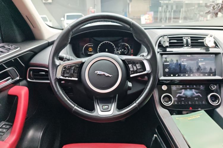 Used Jaguar F-PACE 2016 2.0T Two-Wheel-Drive R-Sport Sport Edition Steering Wheel