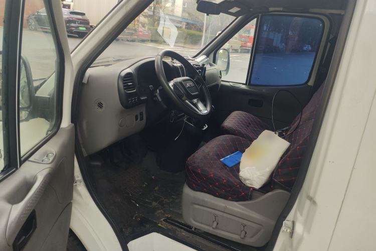 Used JMC Transit 2019 2.8T Commercial Version Long Wheelbase Mid-Roof 6-Seater Rear Single Tire China VI Emission Standard – JX493