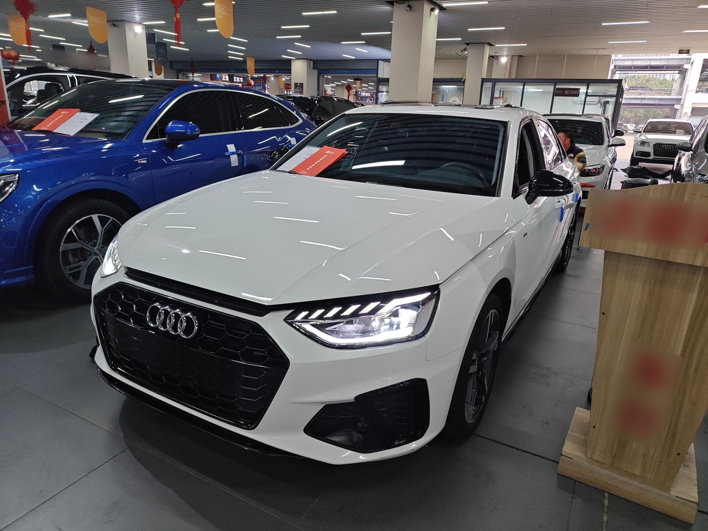 Под передней частью автомобиля