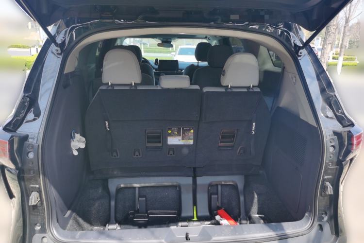 Used Toyota SIENNA 2026 Model 2.5L Dual-Engine Two-Wheel-Drive Comfort Edition Trunk