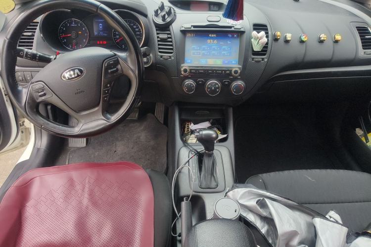 Used Kia K3 2013 1.6L Automatic GLS Center Console