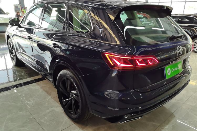 Used Volkswagen Touareg 2021 3.0 TSI Luxury Edition Black Diamond Sport Package Exterior 2