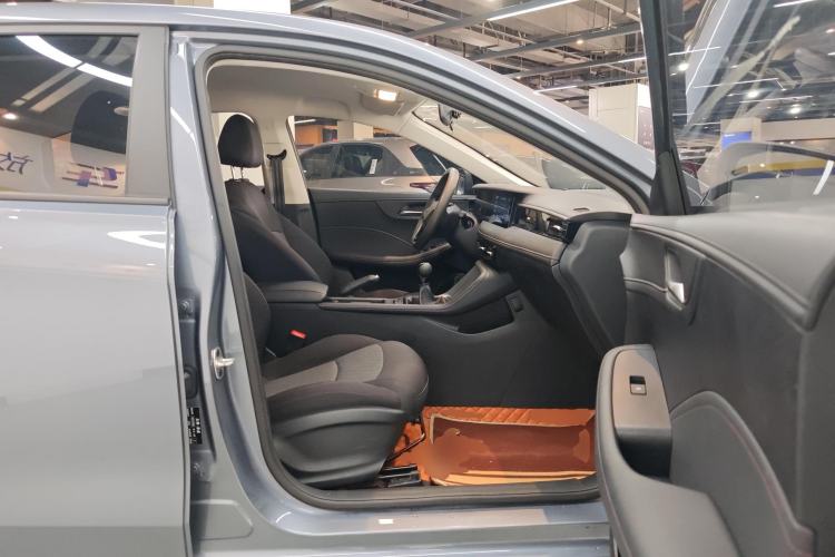 Used Roewe i5 2023 1.5L Manual Comfort Edition
