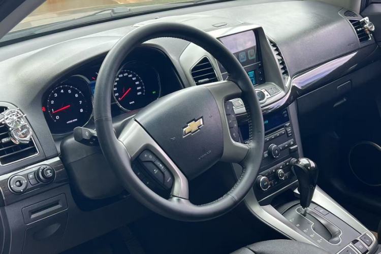 Used Chevrolet Captiva 2017 2.4L 4x4 Flagship Edition 7-Seater
