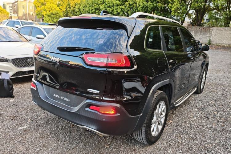 Used Jeep Cherokee 2016 2.4L Professional Smart Version
