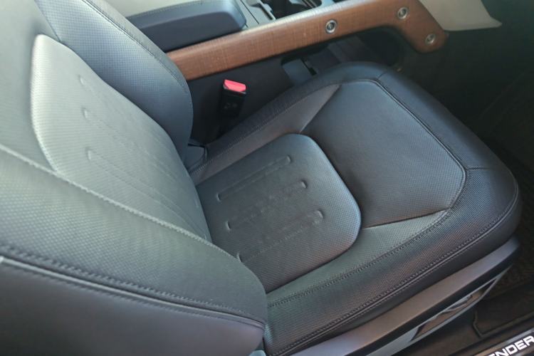 Used Land Rover Defender 2022 90 2.0T P300 X-DYNAMIC HSE Right Front Seat