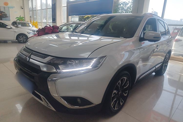 Used Mitsubishi Outlander 2019 2.0L Two-Wheel Drive Comfort Edition 7-Seater China VI Standard