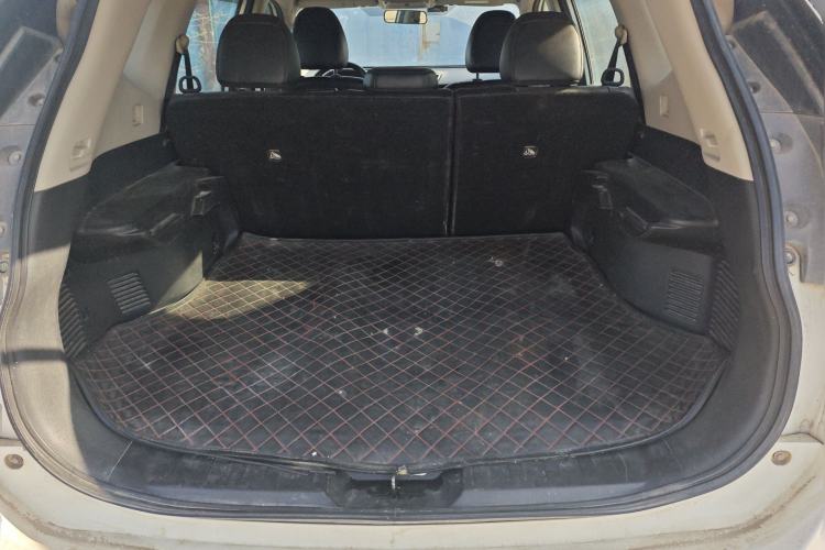 Used Nissan X-Trail 2015 2.0L CVT Comfort MAX Edition 2WD Trunk