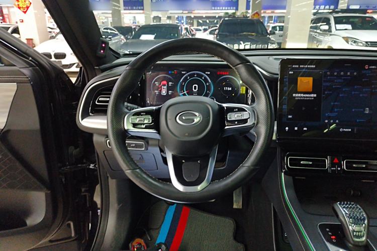 Used GAC Trumpchi GS8 2024 Linghang Series 2.0 TGDI Two-Wheel Drive Luxury Smart Connectivity Version
