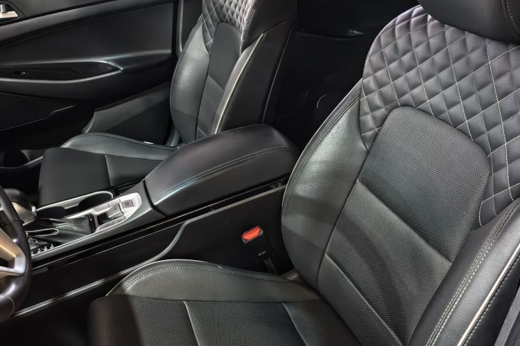 Used Hyundai Tucson 2019 280TGDi Dual-Clutch Two-Wheel Drive Fashion Edition China VI Standard
