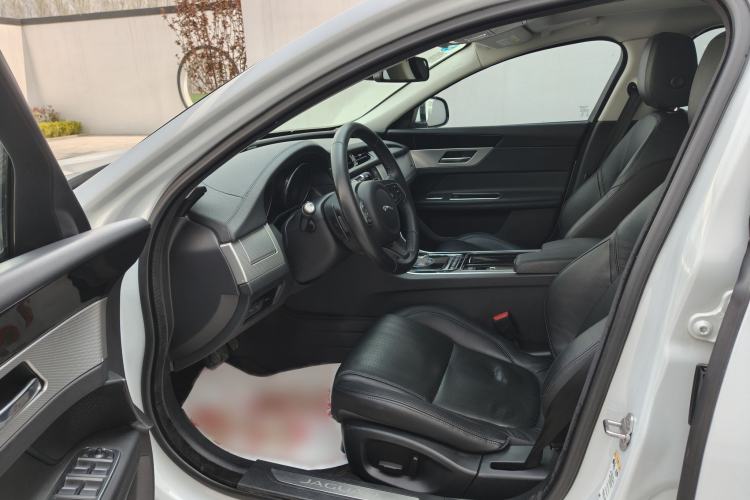 Used Jaguar XF 2016 XF 2.0T Two-Wheel-Drive Luxury Edition
