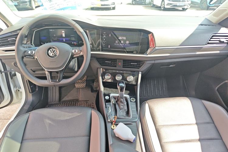 Used Volkswagen Sagitar 2022 280TSI DSG Flyover Edition Center Console