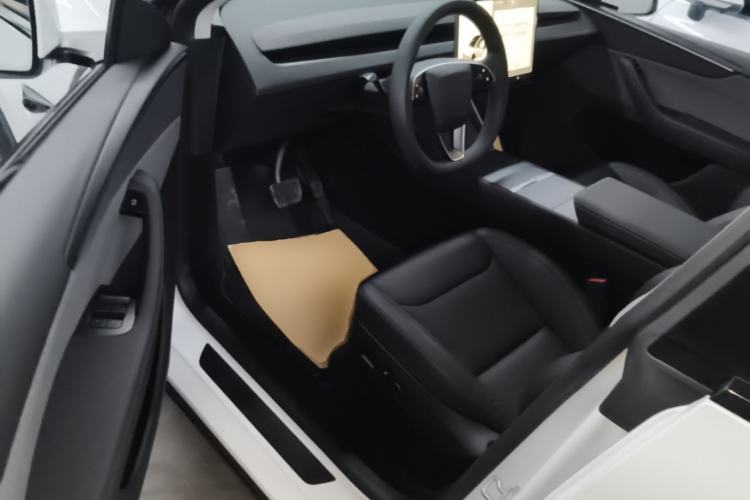 Used Tesla Model Y 2025 Rear-Wheel-Drive Version
