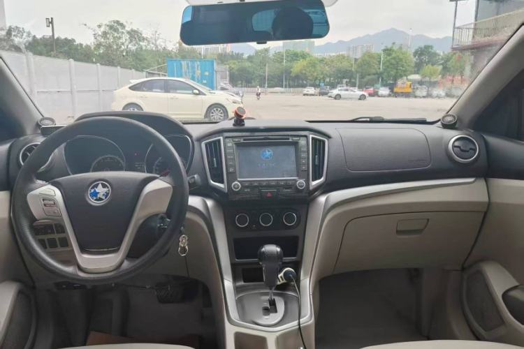 Used Venucia T70 2015 2.0L CVT Smart Choice Edition Interior 2