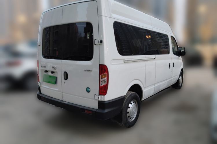 Used SAIC MAXUS Xintu V80 2024 Aotong Value Edition 6MT Long-Wheelbase Mid-Roof Model with 127 Ps Available in 6/7/8/9-Seater Configurations