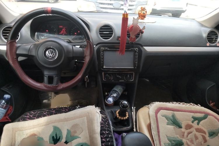 Used Volkswagen Jetta 2013 1.4L Manual Comfort Model Center Console