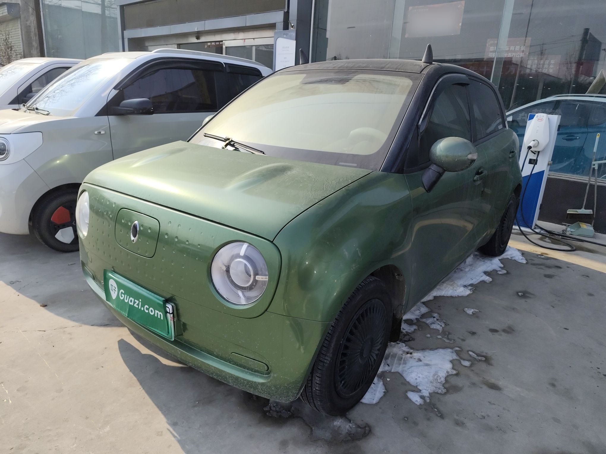 تحت مقدمة السيارة