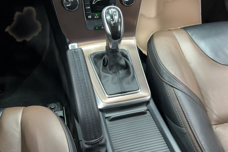 Used Volvo V40 2014 Cross Country T5 AWD Smart Luxury Edition