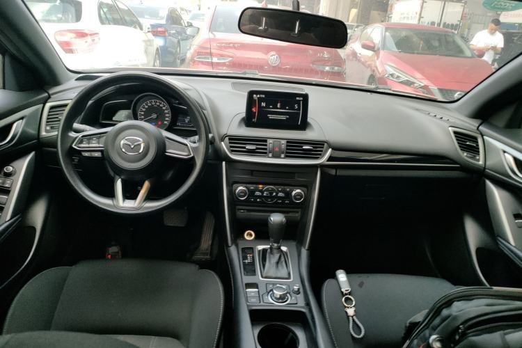 Used Mazda CX-4 2018 2.0L Automatic Two-Wheel Drive Blue Sky Exploration Version China V Standard Center Console