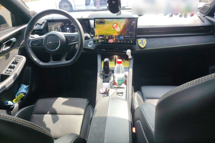 Used Lynk & Co 03 2023 2.0TD DCT JingPro Center Console