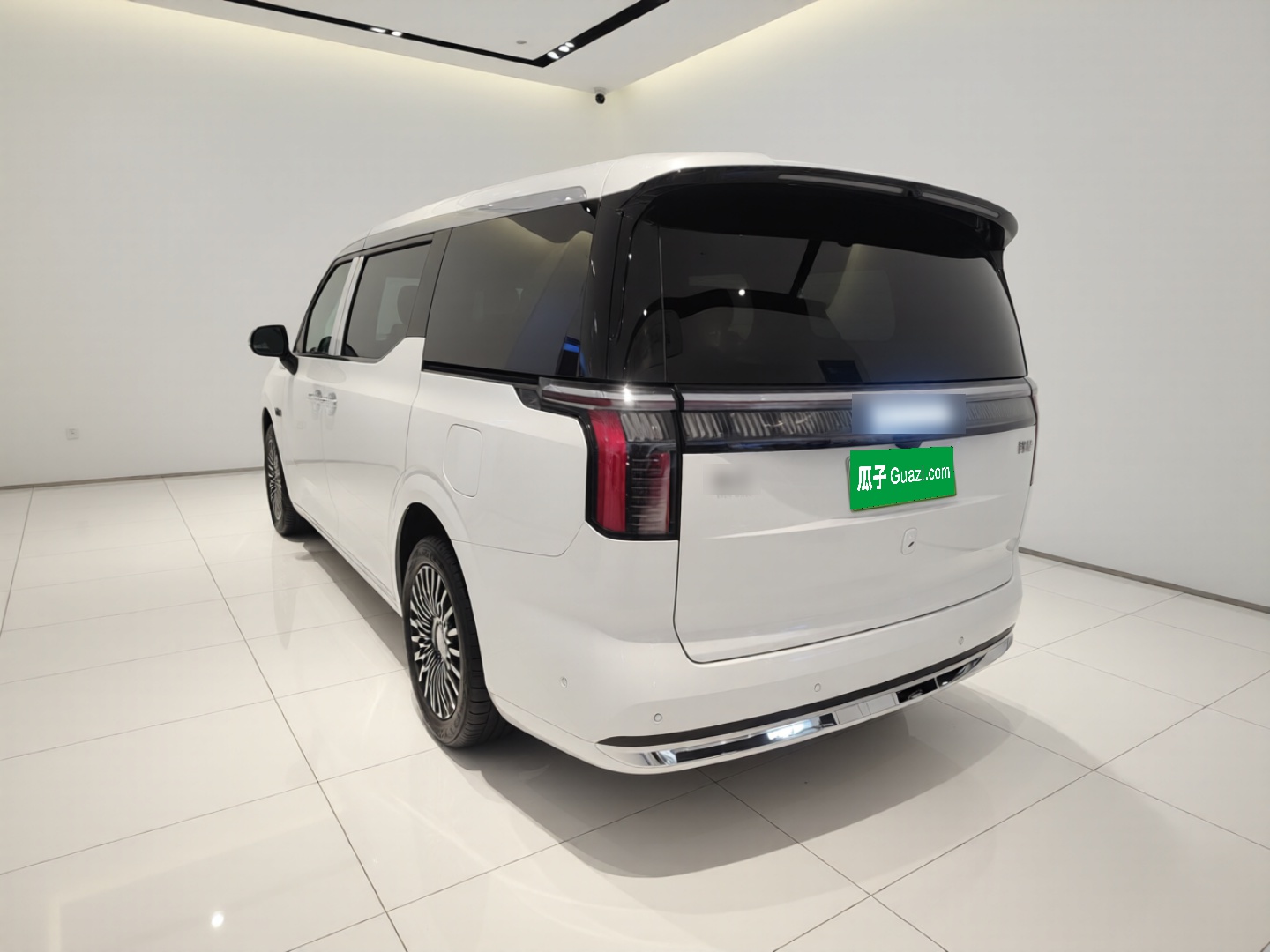 Zeekr 009 2024 Six-Seat Executive Version 4WD 108 kWh — снимка 4