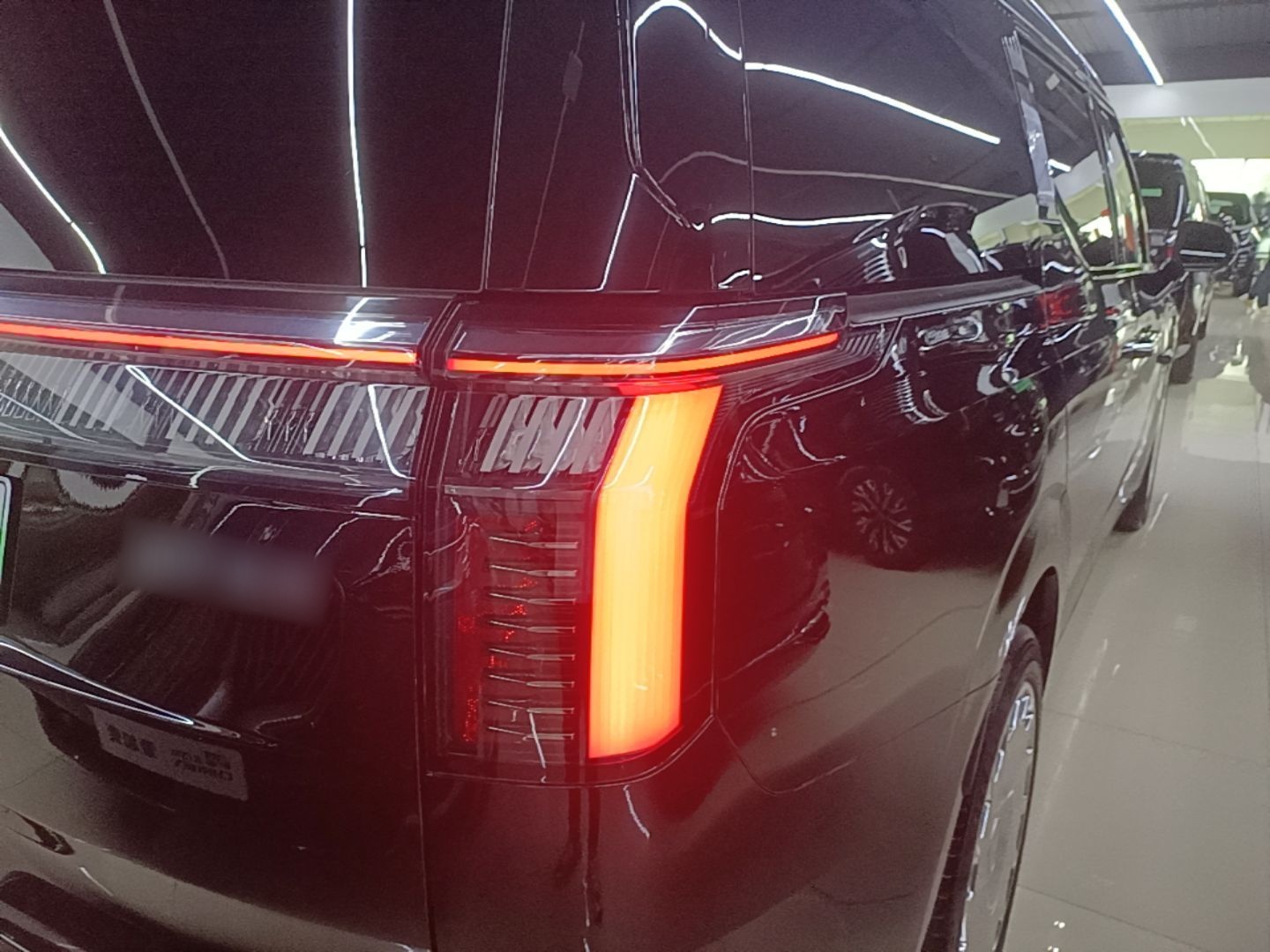 Zeekr 009 2024 GAC Trumpchi — снимка 9