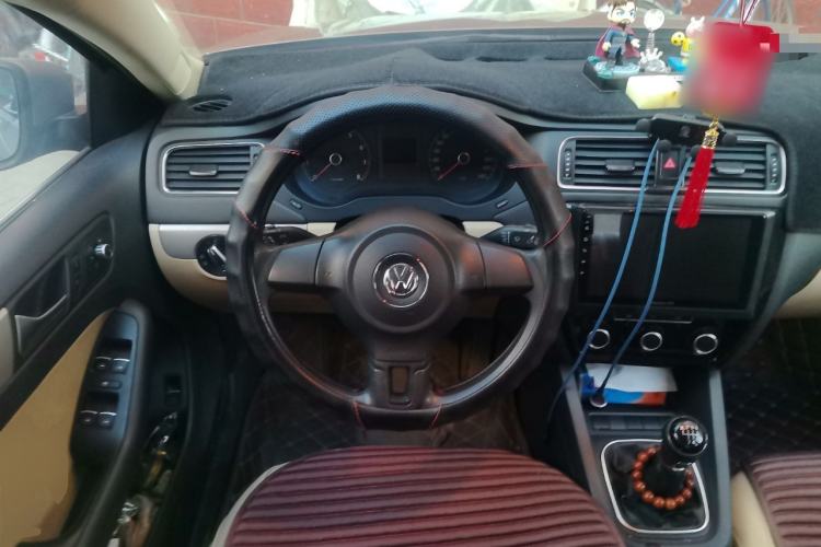 Used Volkswagen Sagitar 2012 1.6L Manual Comfort Model Steering Wheel